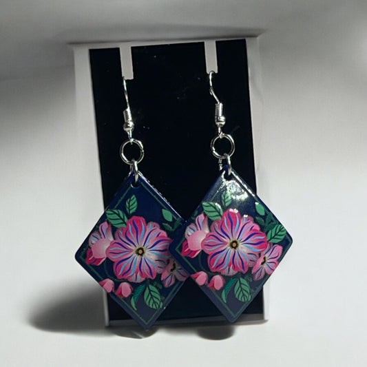 Diamond Shape Flower Earrings